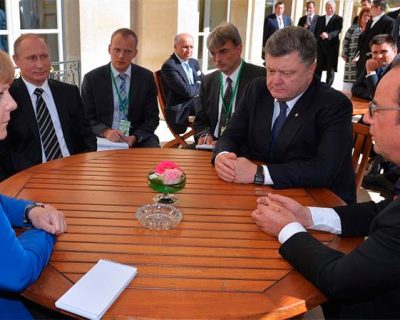 Переговоры в нормандском формате в Париже — мрачный Порошенко и улыбающийся Путин