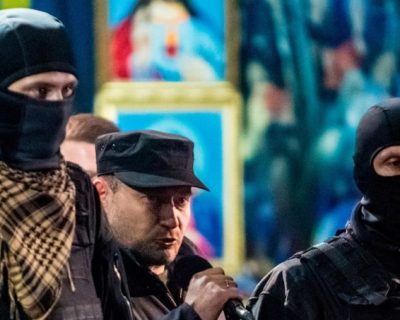 Группенфюрер скрипит потёртостью об седло?