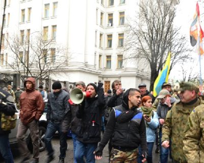 В Киеве штурмовали офис Ахметова и освобождали из милиции сообщников