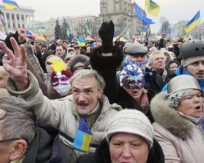 Больше достоинства! Революция требует жертв...