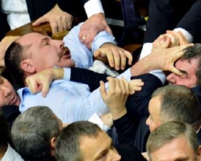 Львовские рагули эффектно подрались в облсовете