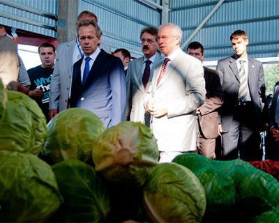 Николай Азаров с репликой о картошке и капусте