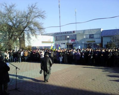 В Херсоне — массовый митинг против украинских нацистских банд