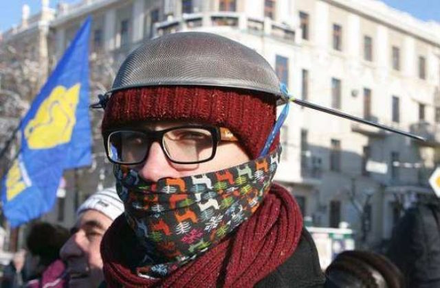 Кастрюли на голову - мозги в мусорное ведро. Два года знаковому перформансу
