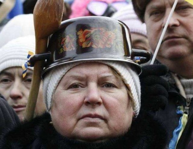 Кастрюли на голову - мозги в мусорное ведро. Два года знаковому перформансу