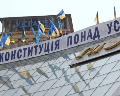 Путчистам предложили принять закон о принятии новой Конституции Украины