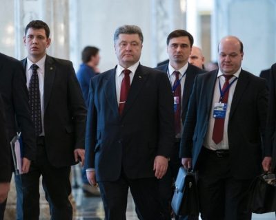 Порошенко брешет в Давосе, Сурков инспектирует Донбасс