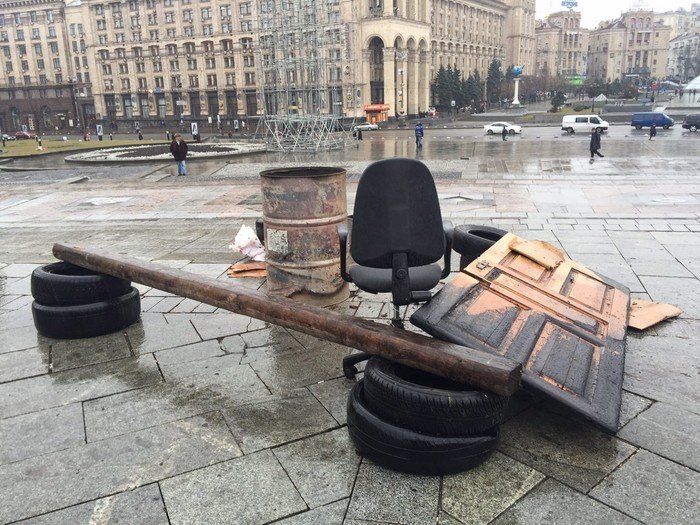 На Майдане дождь и соленые помидоры - ФОТОРЕПОРТАЖ На Майдане дождь и соленые помидоры - ФОТОРЕПОРТАЖ