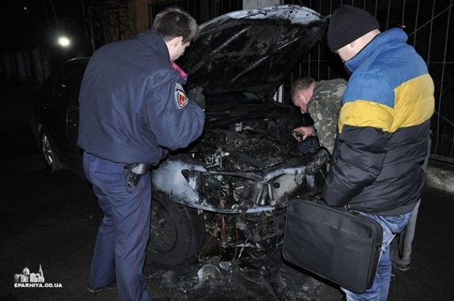 В Одессе сожгли машину священника, который помогал Донбассу ФОТО