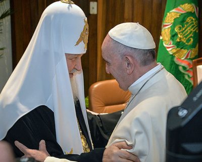 Патриарх Кирилл и папа римский Франциск встретились впервые в истории