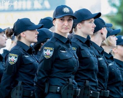 В Киеве новую полицию кусают и посылают воины АТО