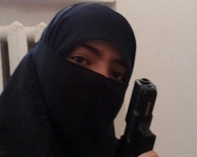 Опубликовано видео нападения террористок на полицейский участок в Стамбуле