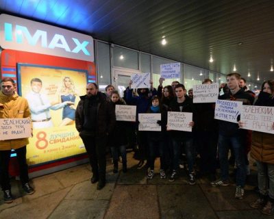 Москвичи бойкотируют фильм Владимира Зеленского