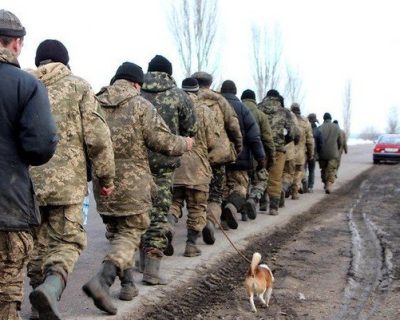 Украинские солдаты бунтуют из-за голода, а офицеры снимают квартиры
