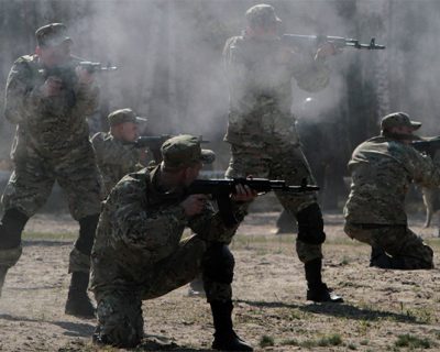 Украинские нацисты погнали в окопы солдат ВСУ - двое правосеков уже в гостях у Бандеры