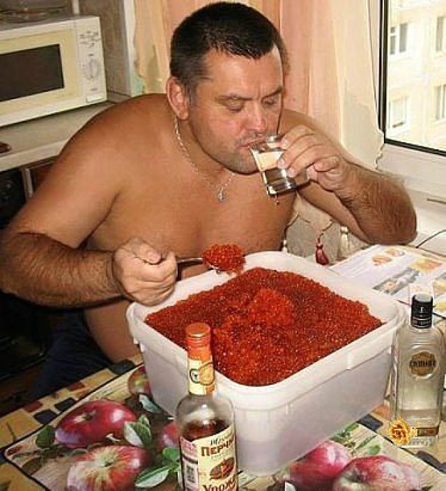Санкции расстраивают русских и они предпочитают за это цинично выпить... :-)