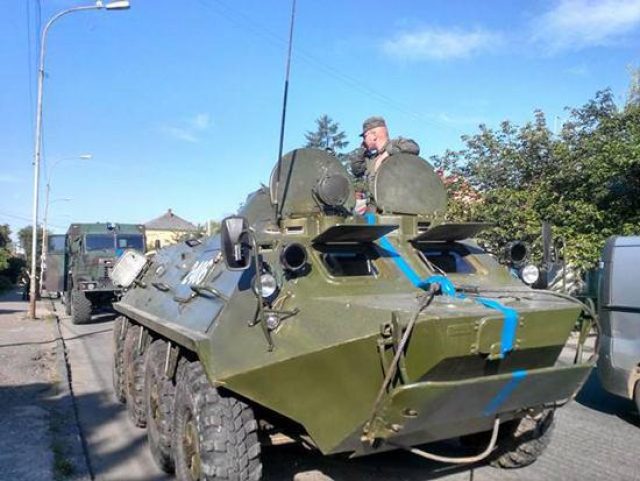 Бронетехника на улицах Ужгорода: отрабатывается карательная операция против жителей Закарпатья