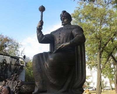 «Война с памятниками» перекинулась на «украинских героев»