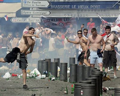 Три дня англичанские алкаши разносили Марсель… Но пришли русские и обломали праздник деградации