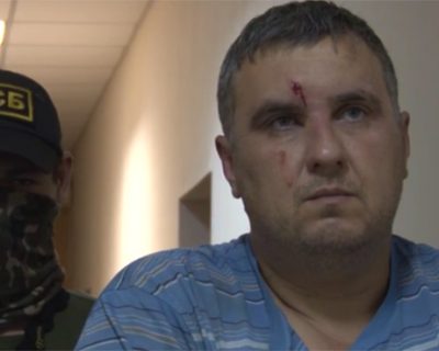 Оперативное видео крымского ФСБ: арсенал террористов и арестованный боевик