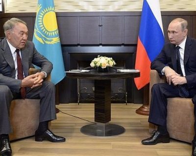 Порошенко позвонил Назарбаеву и просил передать другу Владимиру...