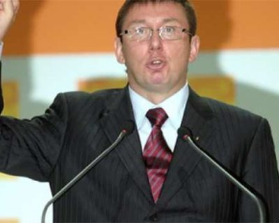 Генпрокурор-дурачок берёт Януковича на «слабо»?