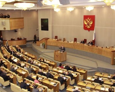 Госдуме предложили запретить денежные переводы на Украину