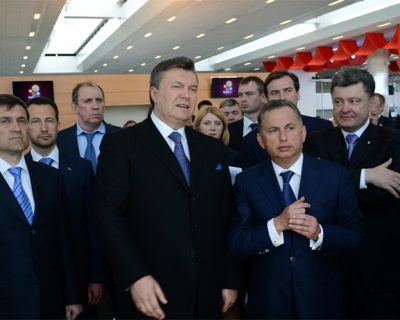 С Трампом говорить некому: «старых» сепарировали, а «новых» пока динамят