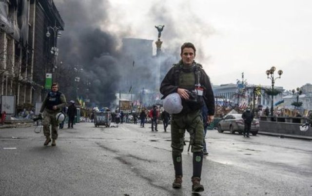 Польский фотограф Я. Шимчак преступления евробоевиков подавал в виде красивых картинок