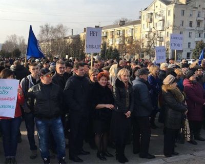 Порошенко организовал в Краматорске митинг против блокады ЛДНР