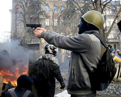 Путчисты разрешат иметь пистолеты сторонникам "правильных" партий
