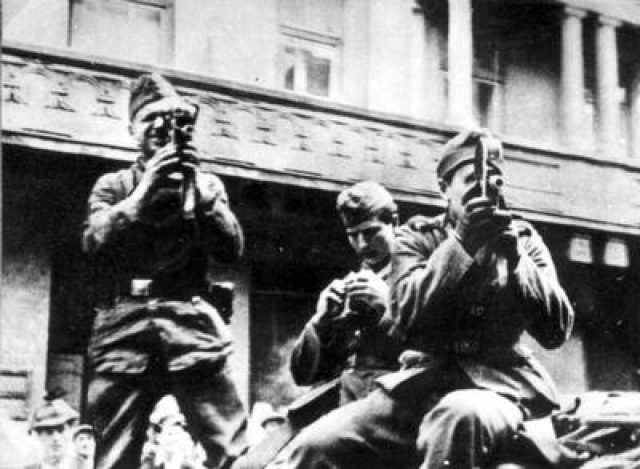 Немцы снимают львовский погром