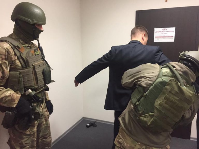 Шмон работников радиостанции Вести