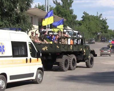 Путчисты со своей массовкой отпраздновали оккупацию Рубежного