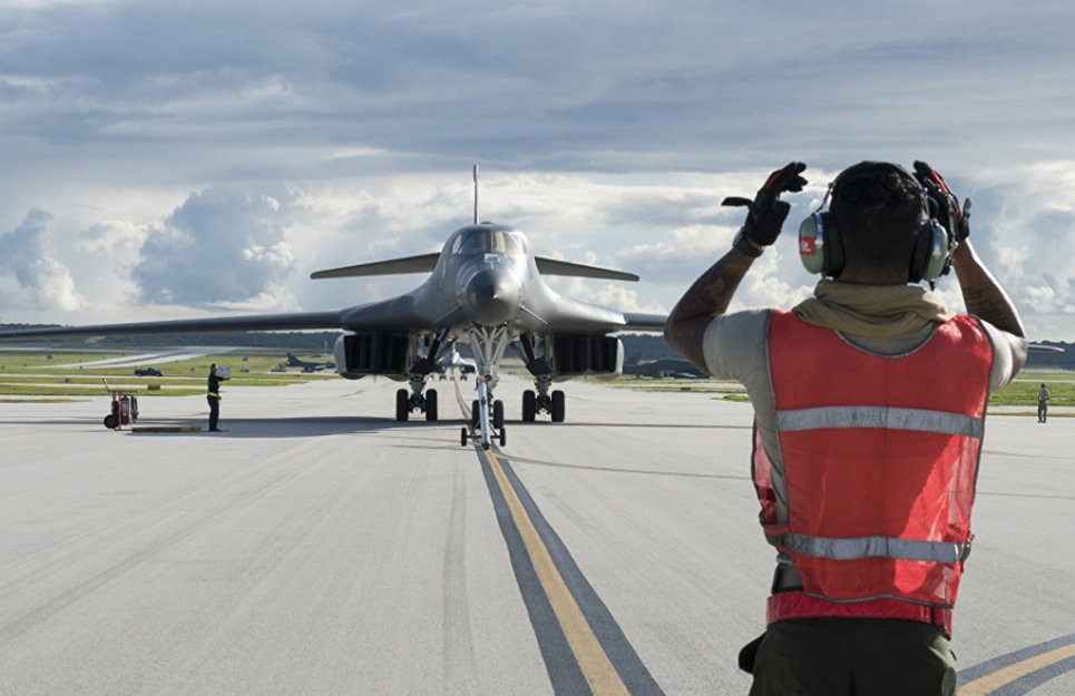 Стратегический бомбардировщик B-1B Lancer на базе ВВС США на Гуаме