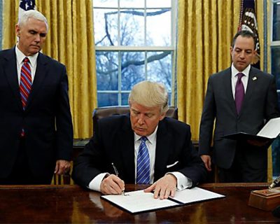 Президент США подписал закон об антироссийских санкциях и выразил недовольство