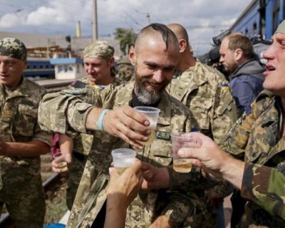 Рассово правильная армия алкашей