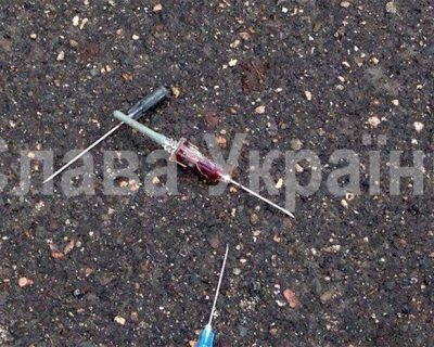 Украинские боевики-наркоманы разбрасывают шприцы, зараженные гепатитом