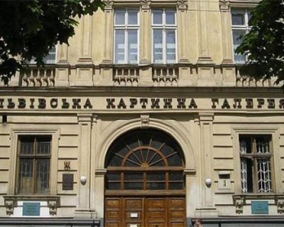 Путчисты разворовывают музеи Украины