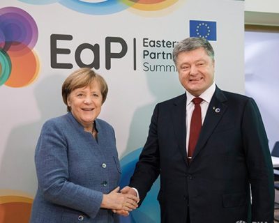 Порошенко в Германии договорился принять 20 тысяч мусульман беженцев?