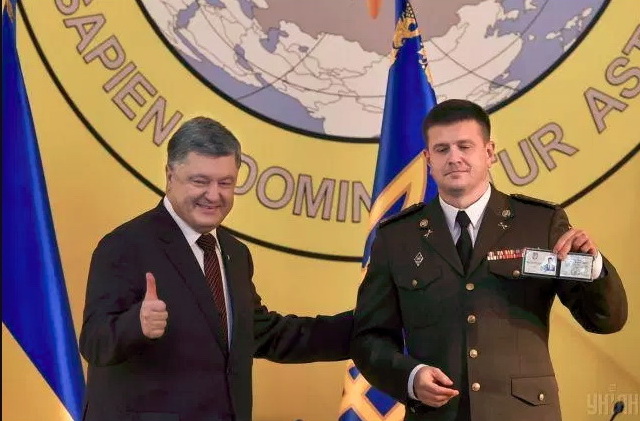 Нелегитимный президент Петр Порошенко и глава ГУР Василий Бурба