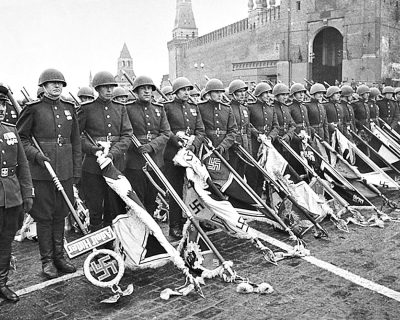 Польский «Фейсбук» заблокировал снимок с Парада Победы 1945 года