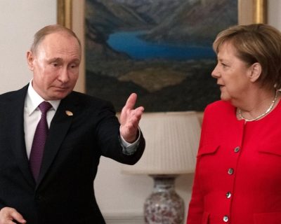 Меркель срочно летит в Москву