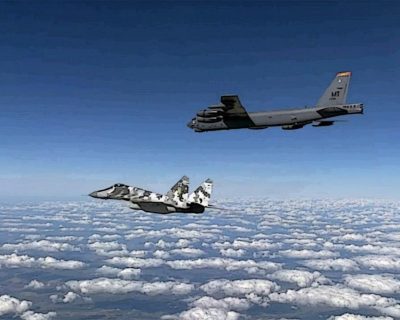 Американские B-52 над Мелитополем: шароварные вертухаи очень рады