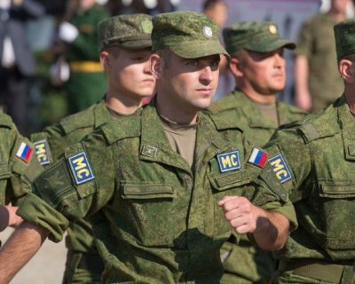 Россия вводит миротворцев в Карабах, в Армении – беспорядки