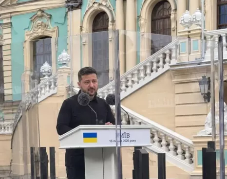Почему фюрер Зеленский выступал, спрятавшись за бронестеклом