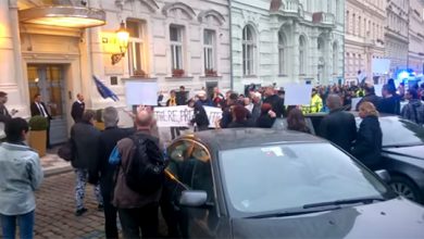 Photo of «Прага это не Киев!» — реакция чехов на клоунаду чешских грантоедов