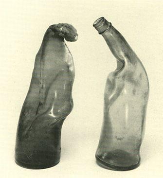 Стеклянные бутылки оплавленные световым излучением атомной бомбы