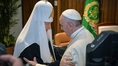 Photo of Патриарх Кирилл и папа римский Франциск встретились впервые в истории