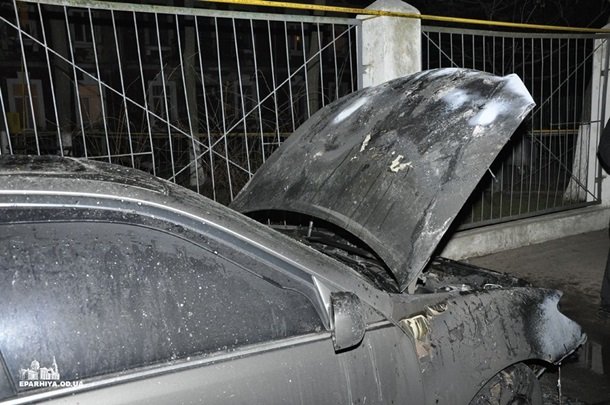 В Одессе сожгли машину священника, который помогал Донбассу ФОТО